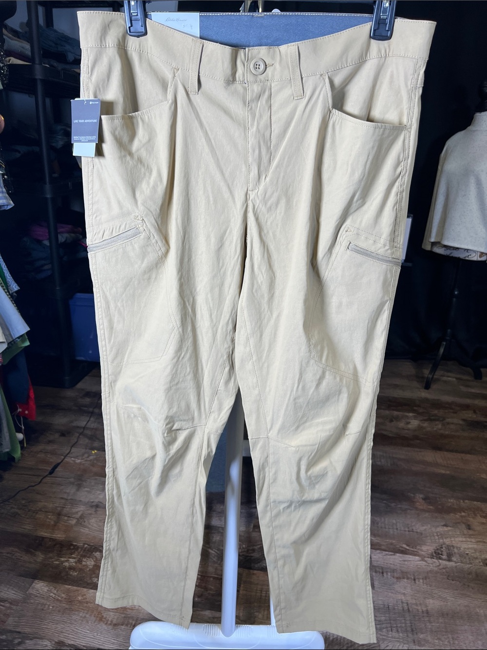 Eddie Bauer Men's Cargo Pants in Khaki